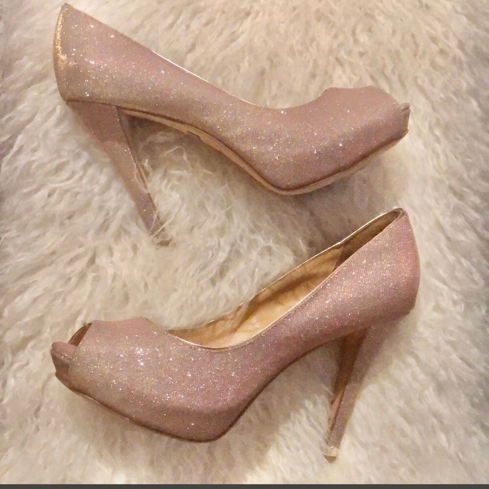 badgley mischka glitter pumps
